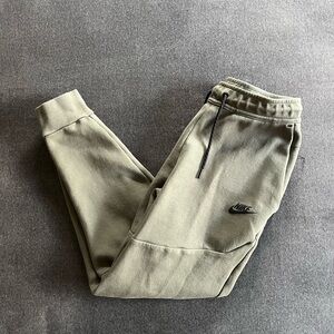 Small Green Nike Tech Fleece sweatpants